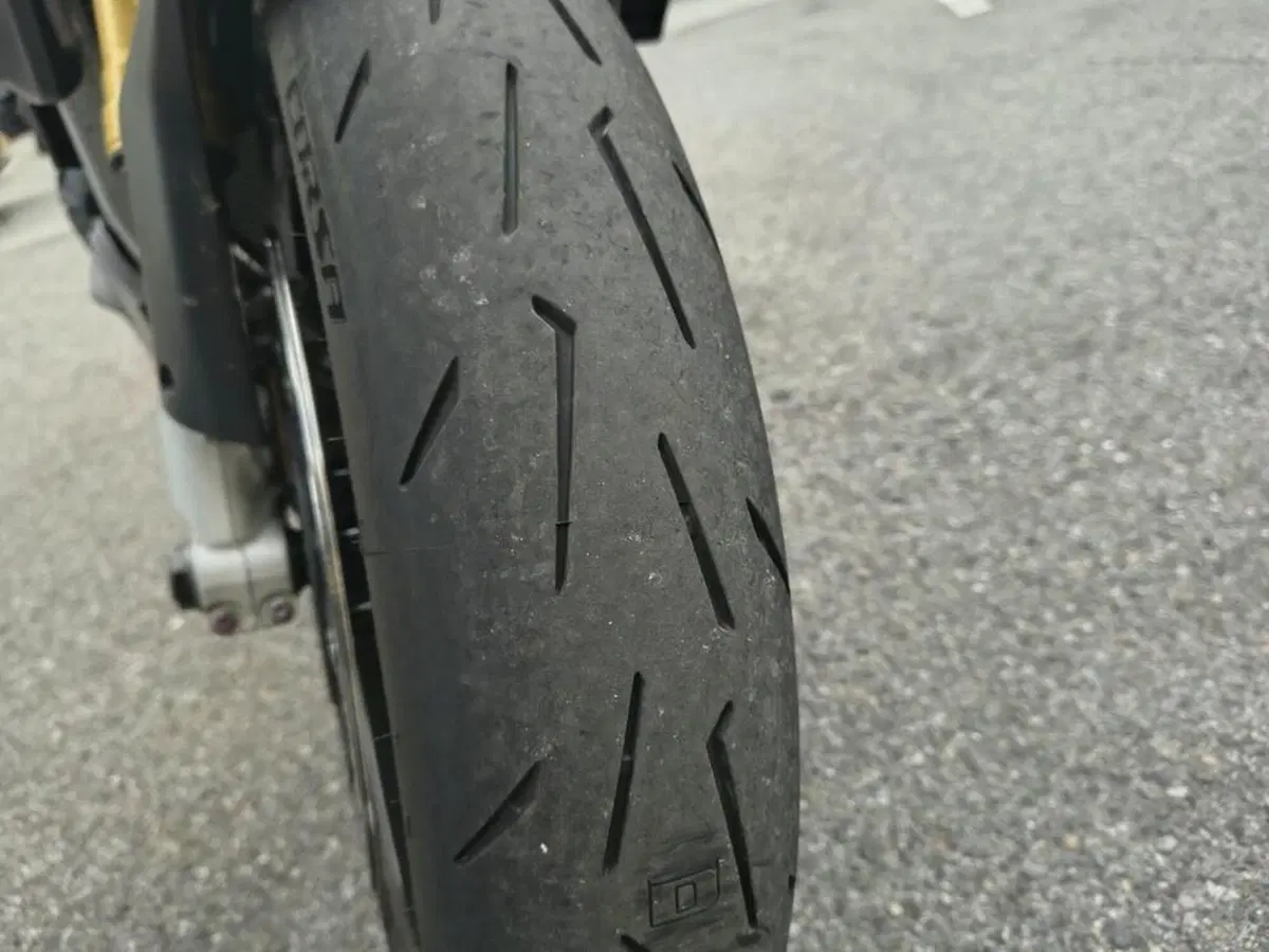 Aprilia Tuono V4 (2021 - 24) (10)