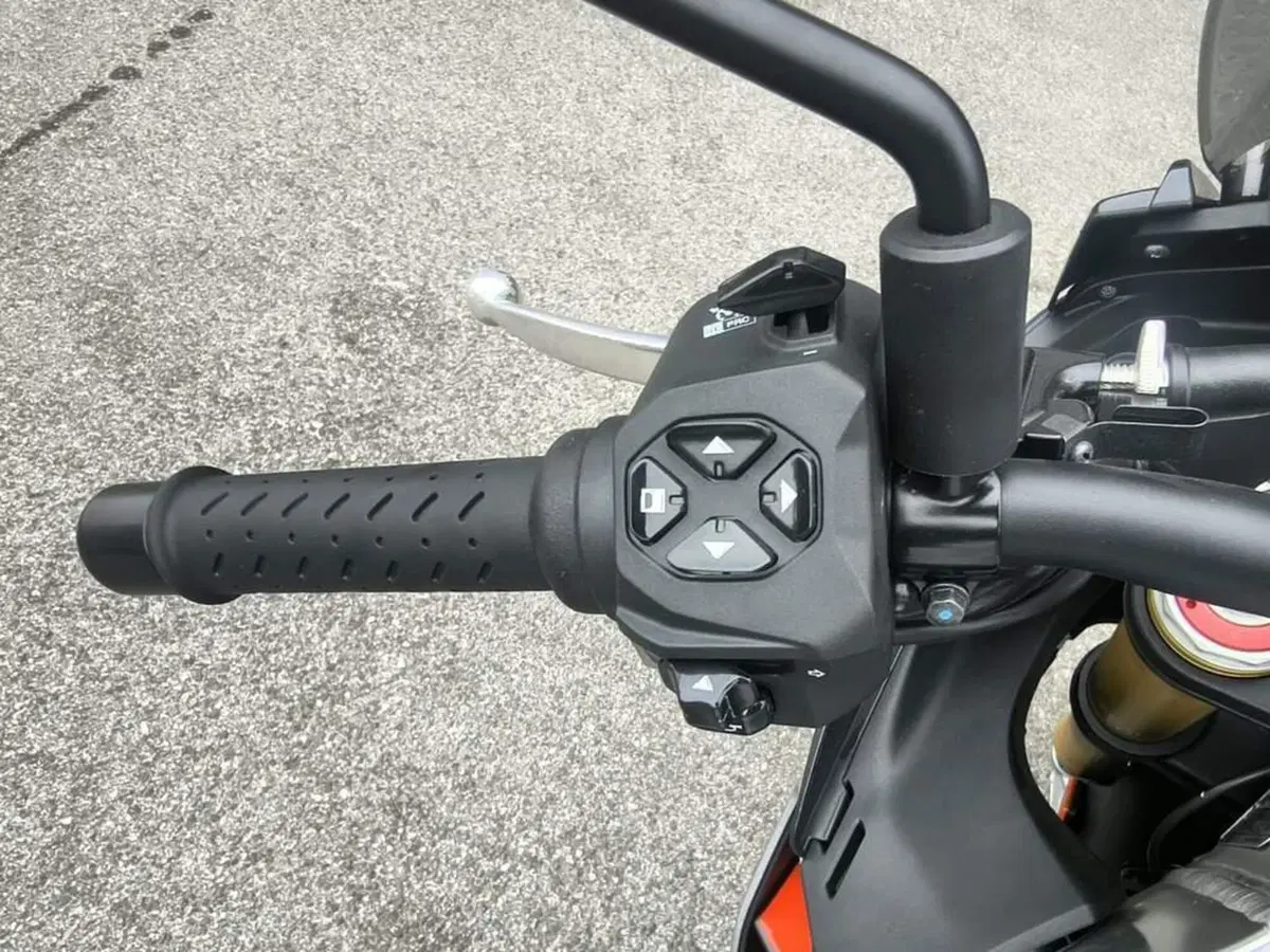 Aprilia Tuono V4 (2021 - 24) (6)