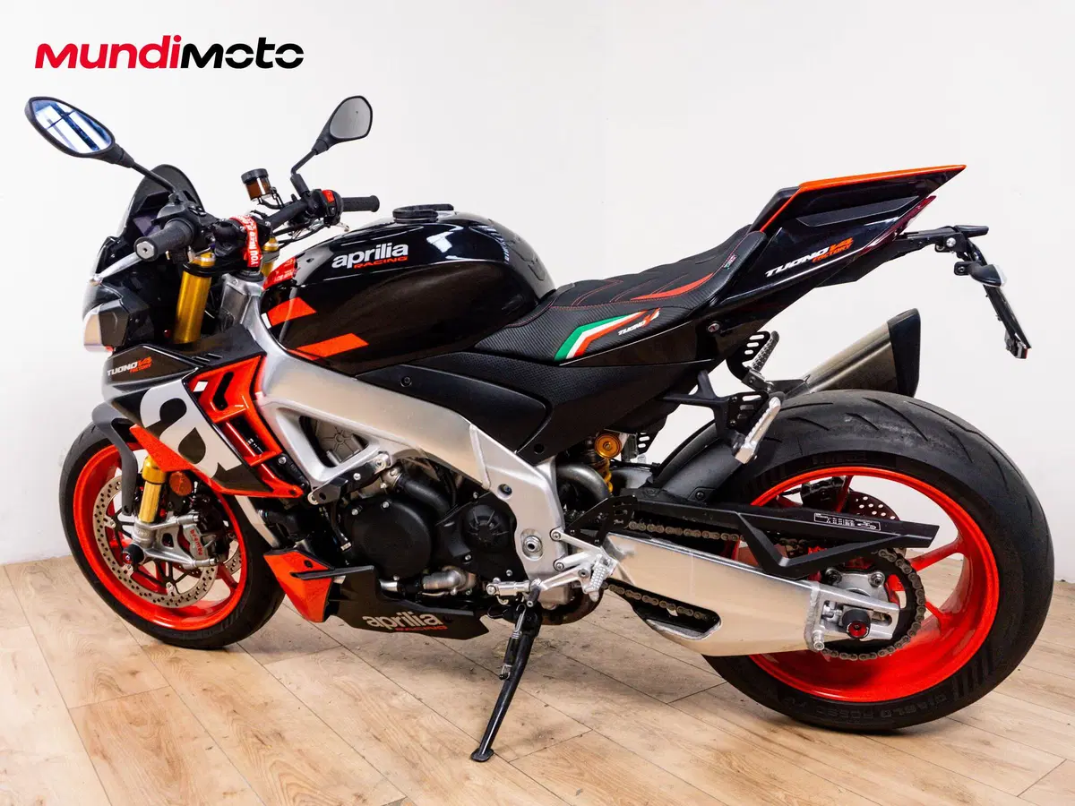 Aprilia Tuono V4 Factory (2015 - 17) (7)