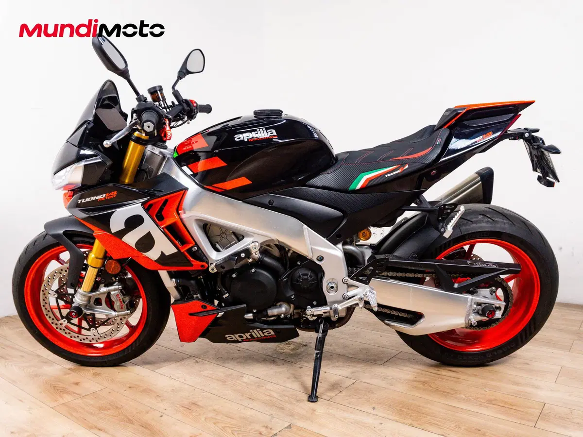 Aprilia Tuono V4 Factory (2015 - 17) (6)