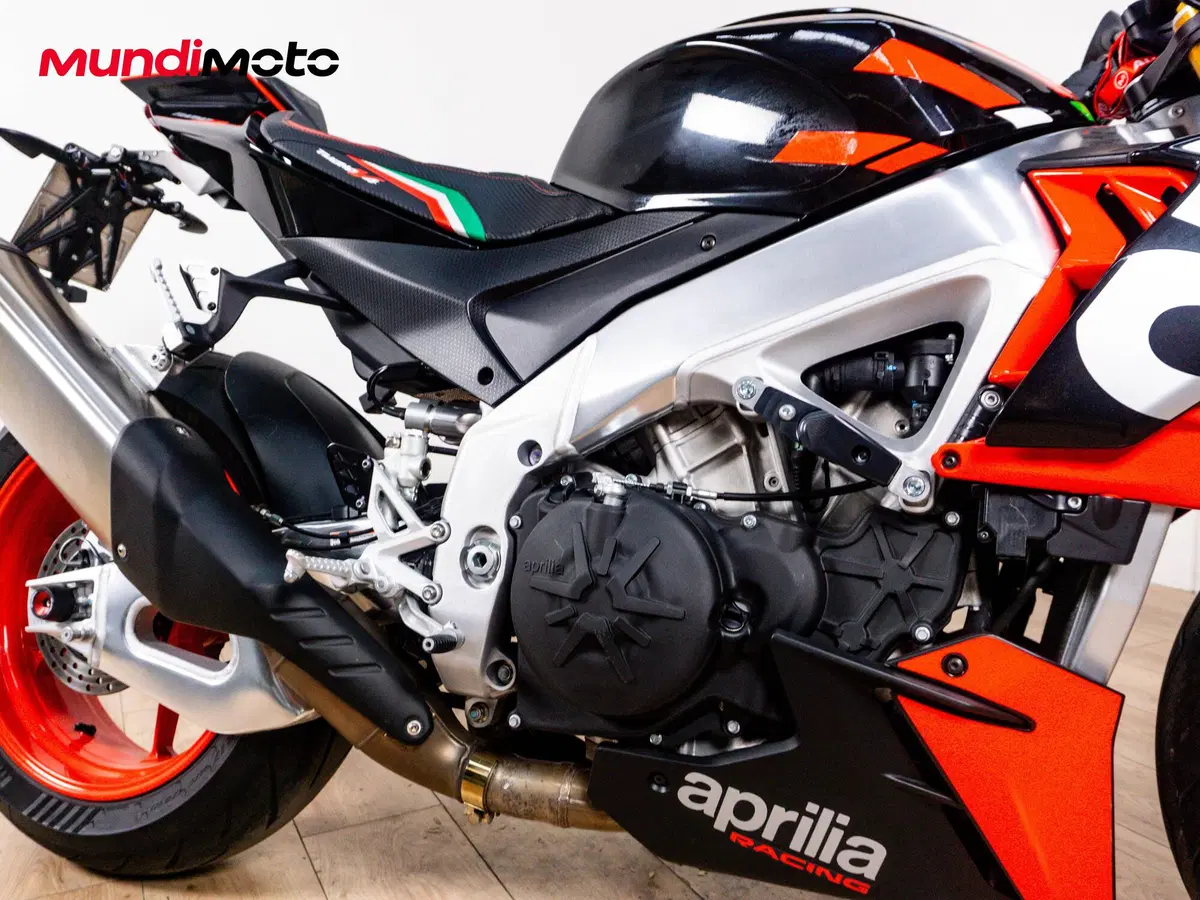 Aprilia Tuono V4 Factory (2015 - 17) (5)