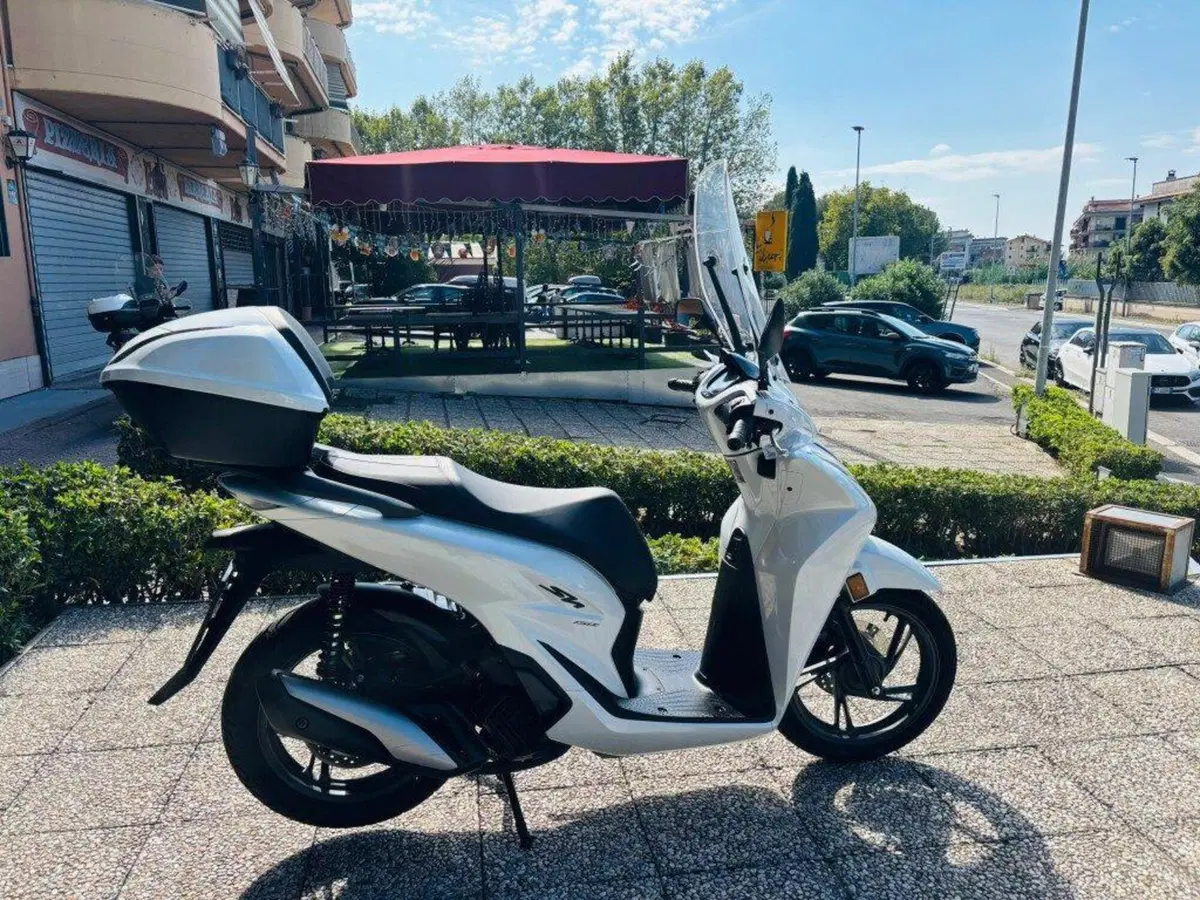 Honda SH 150i (2024 - 25) (9)