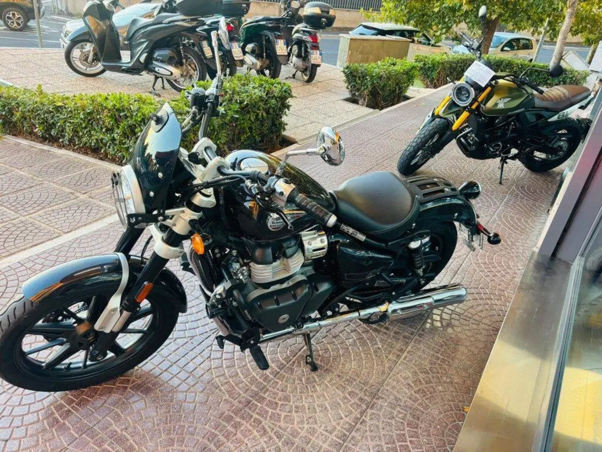 Royal Enfield Super Meteor 650 (2023 - 26) (8)