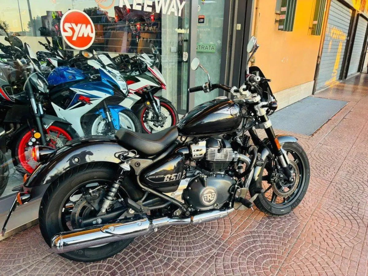 Royal Enfield Super Meteor 650 (2023 - 26) (6)