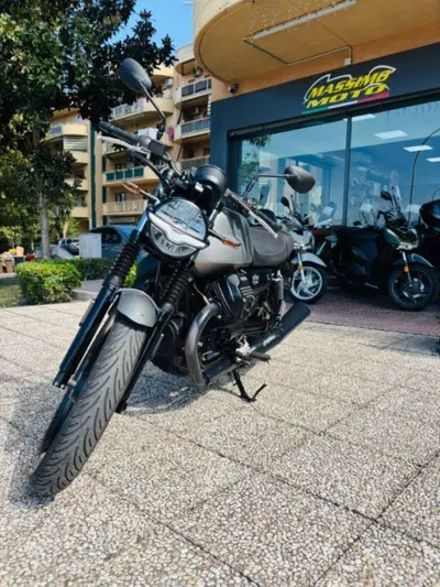 Moto Guzzi V7 Stone (2021 - 24) usata