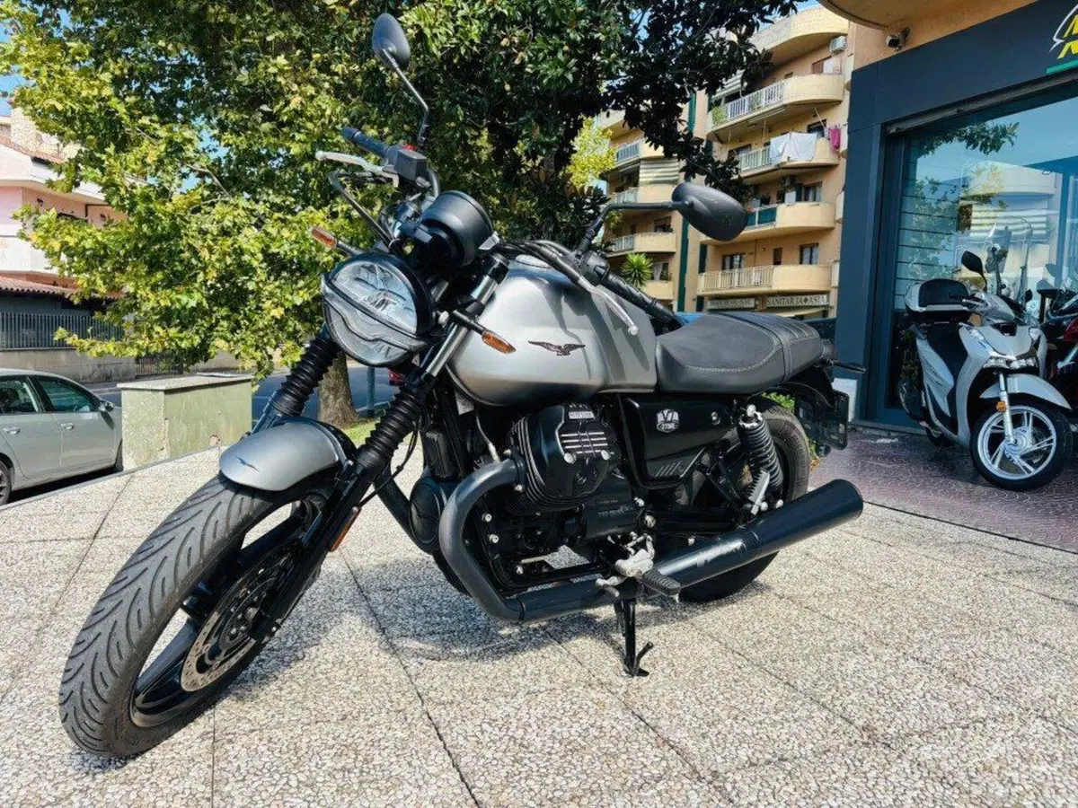 Moto Guzzi V7 Stone (2021 - 24) (9)