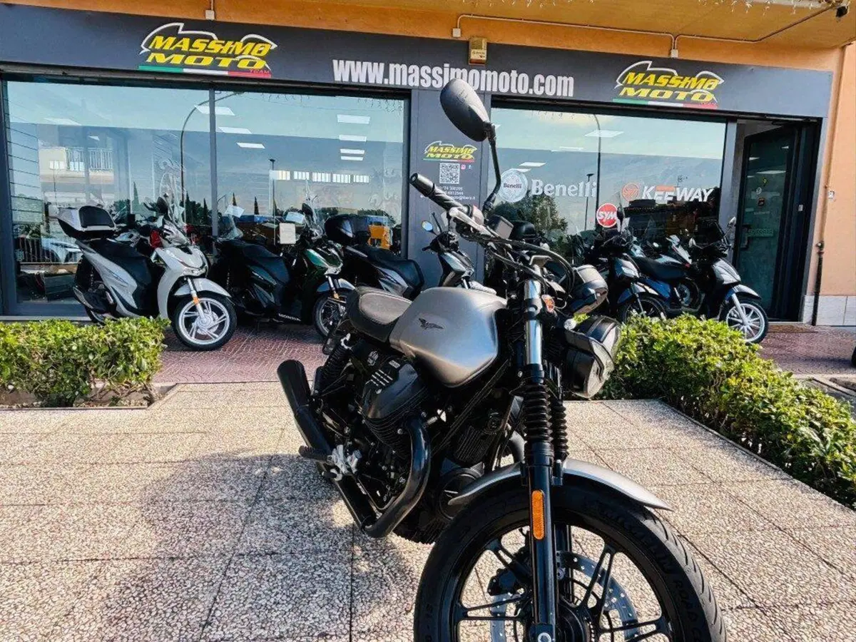 Moto Guzzi V7 Stone (2021 - 24) (2)