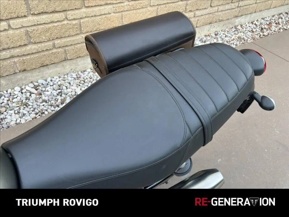 Triumph Street Twin 900 (2021 - 22) (3)
