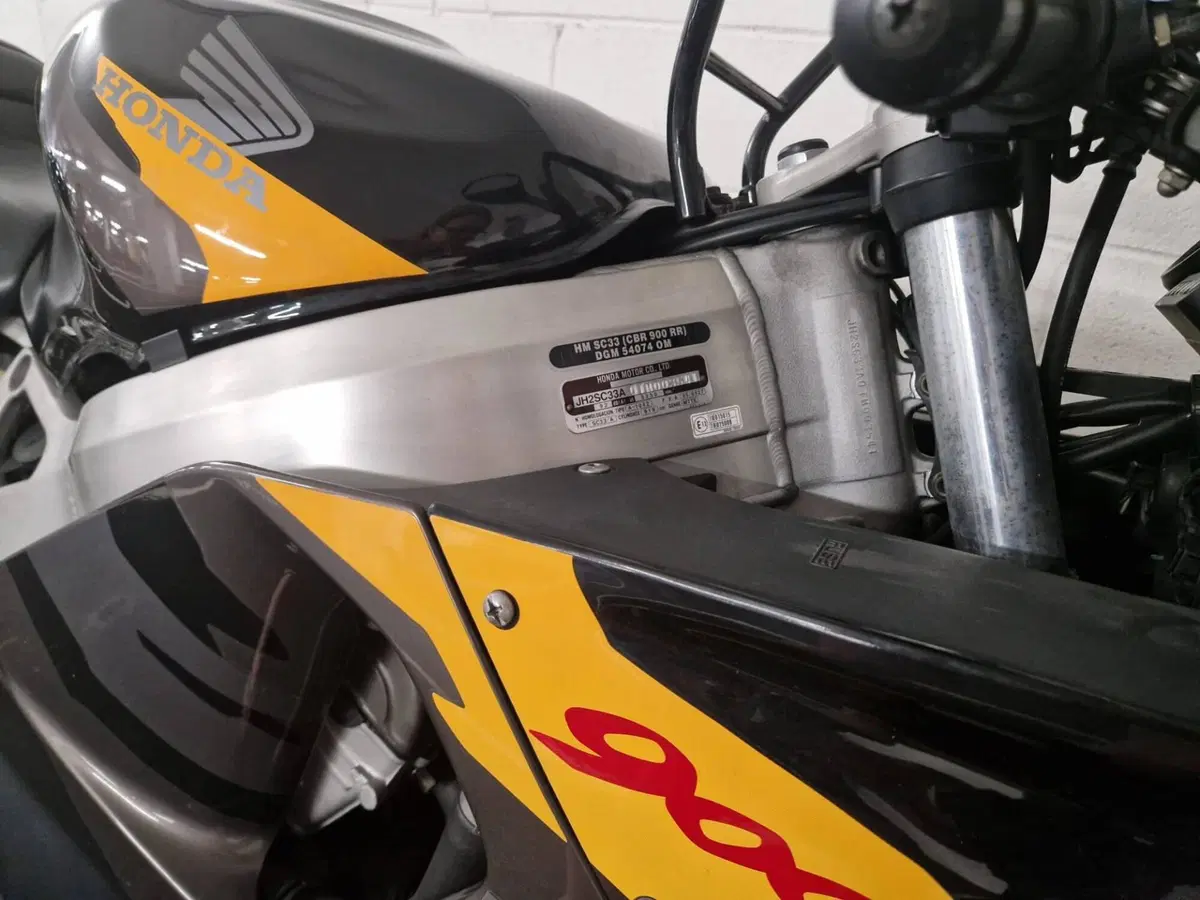 Honda CBR 900 RR (1996 - 97) (4)
