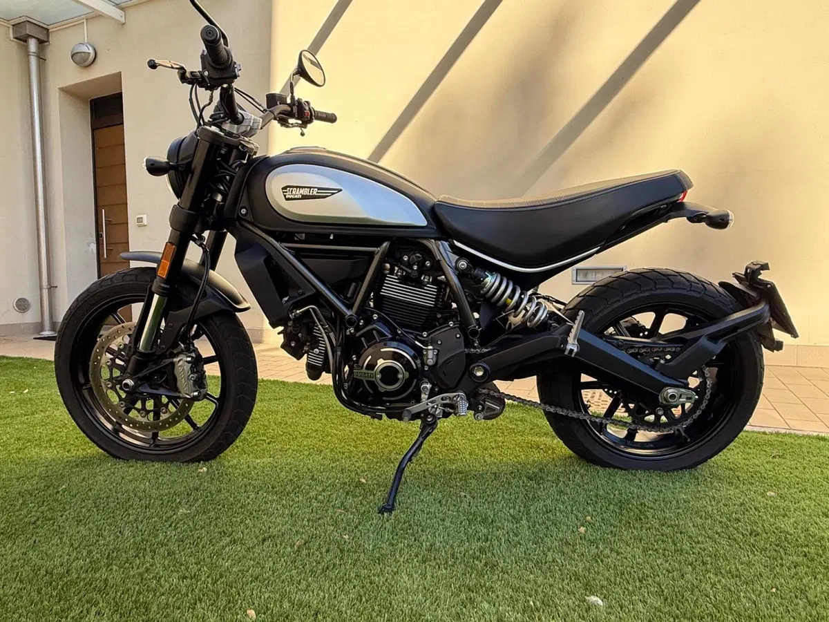 Ducati Scrambler 800 Icon Dark (2021 - 22) (2)