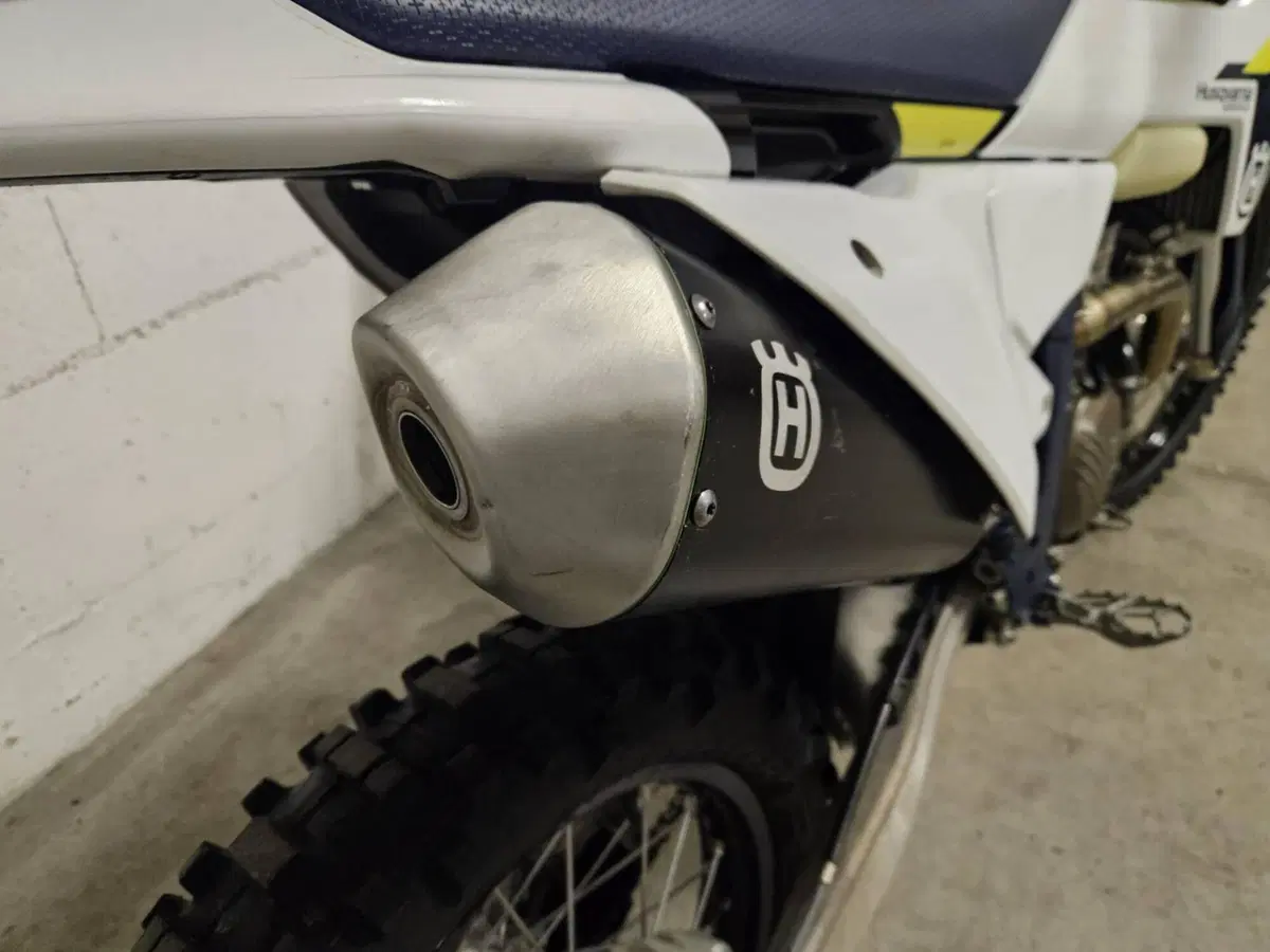 Husqvarna FE 250 (2025) (10)