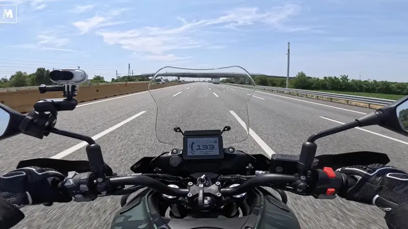  Ufficiale: in Spagna le moto possono viaggiare in corsia d'emergenza