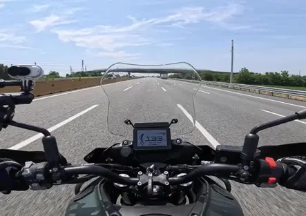  Ufficiale: in Spagna le moto possono viaggiare in corsia d'emergenza