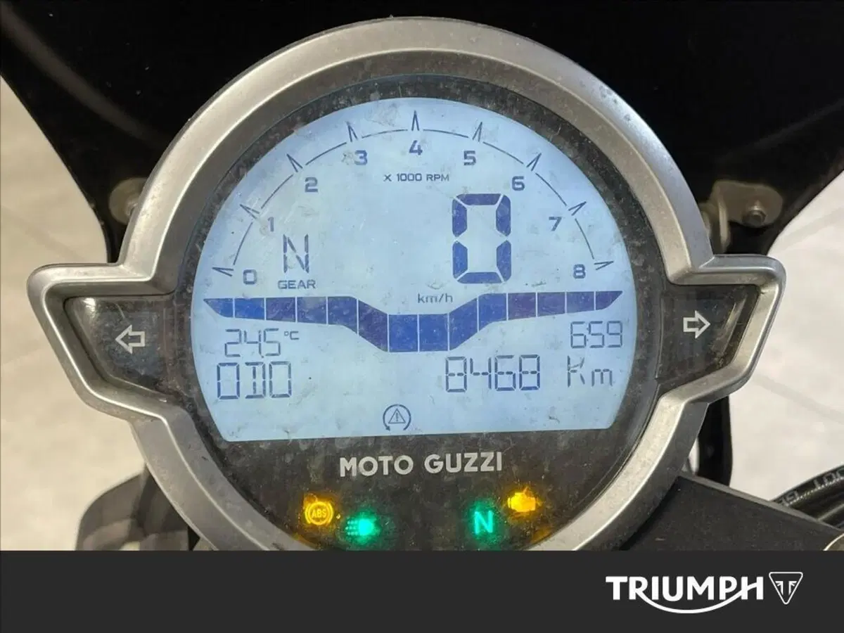 Moto Guzzi V7 Stone (2021 - 24) (3)