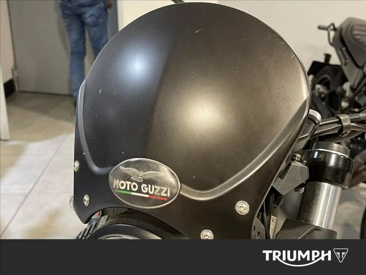 Moto Guzzi V7 Stone (2021 - 24) (6)