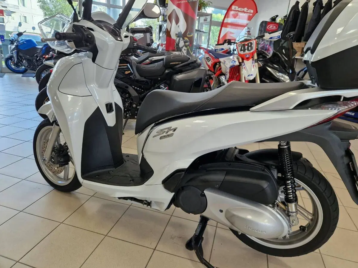 Honda SH 300 i ABS (2016 - 20) (4)