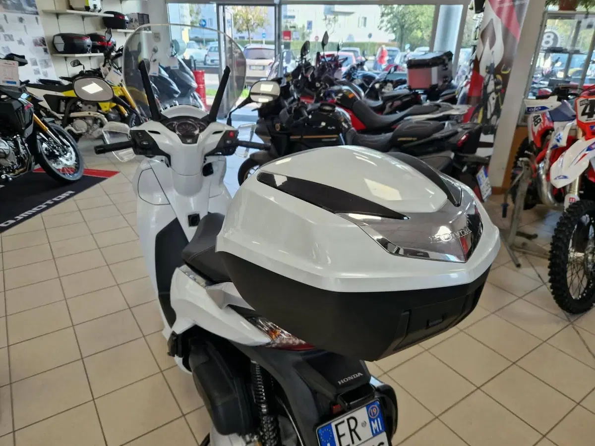 Honda SH 300 i ABS (2016 - 20) (8)