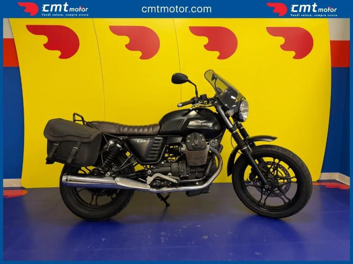 Moto Guzzi V7 II Stone (2015 - 17) (2)