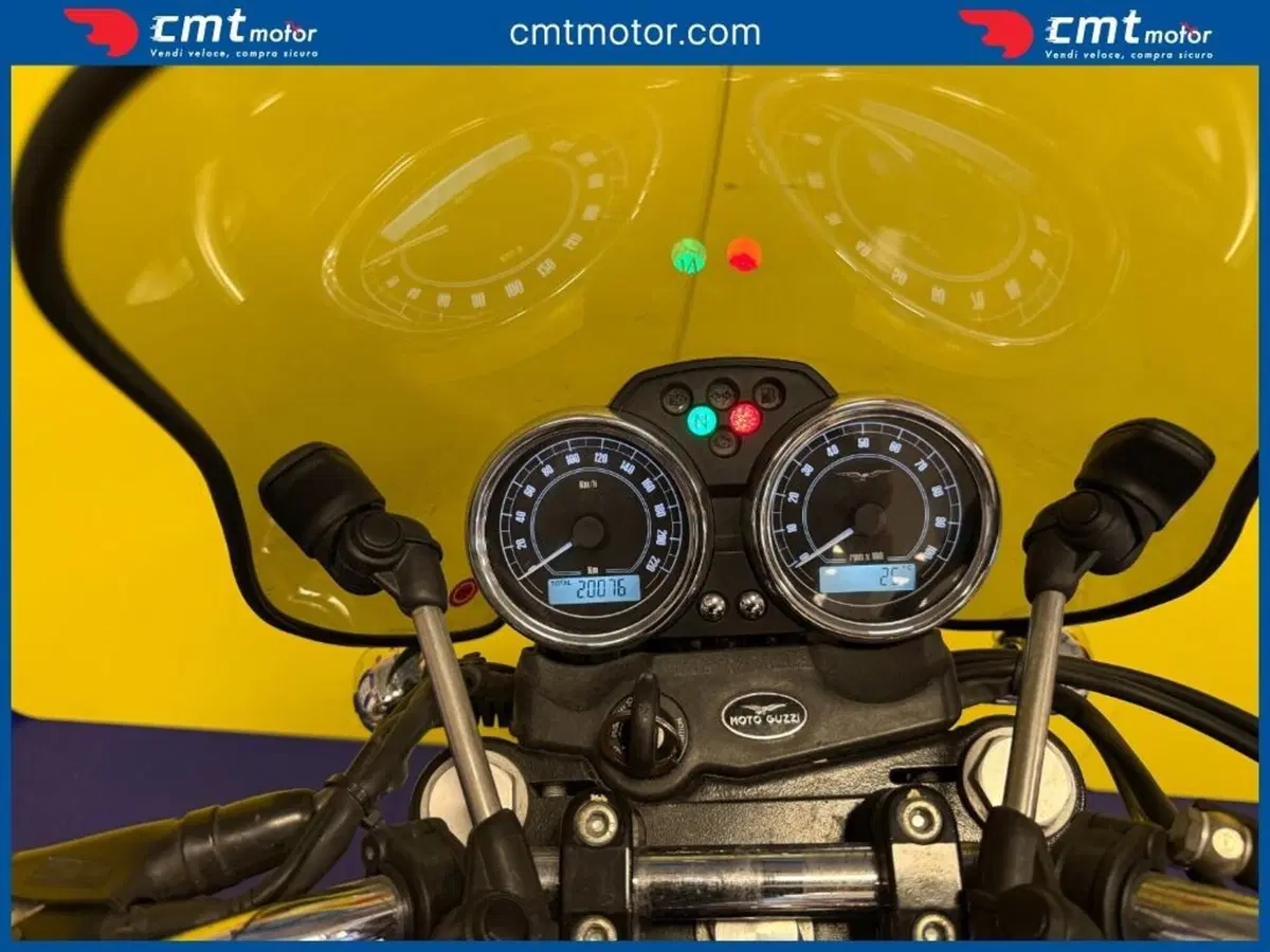 Moto Guzzi V7 II Stone (2015 - 17) (8)