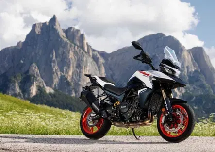 Mercato moto e scooter, settembre 2026: le moto tornano a crescere, la BMW R 1300 GS torna in vetta ma la più venduta del mese è TRK 902
