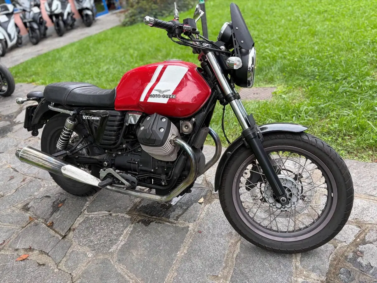 Moto Guzzi V7 II Special (2015 - 17) (2)