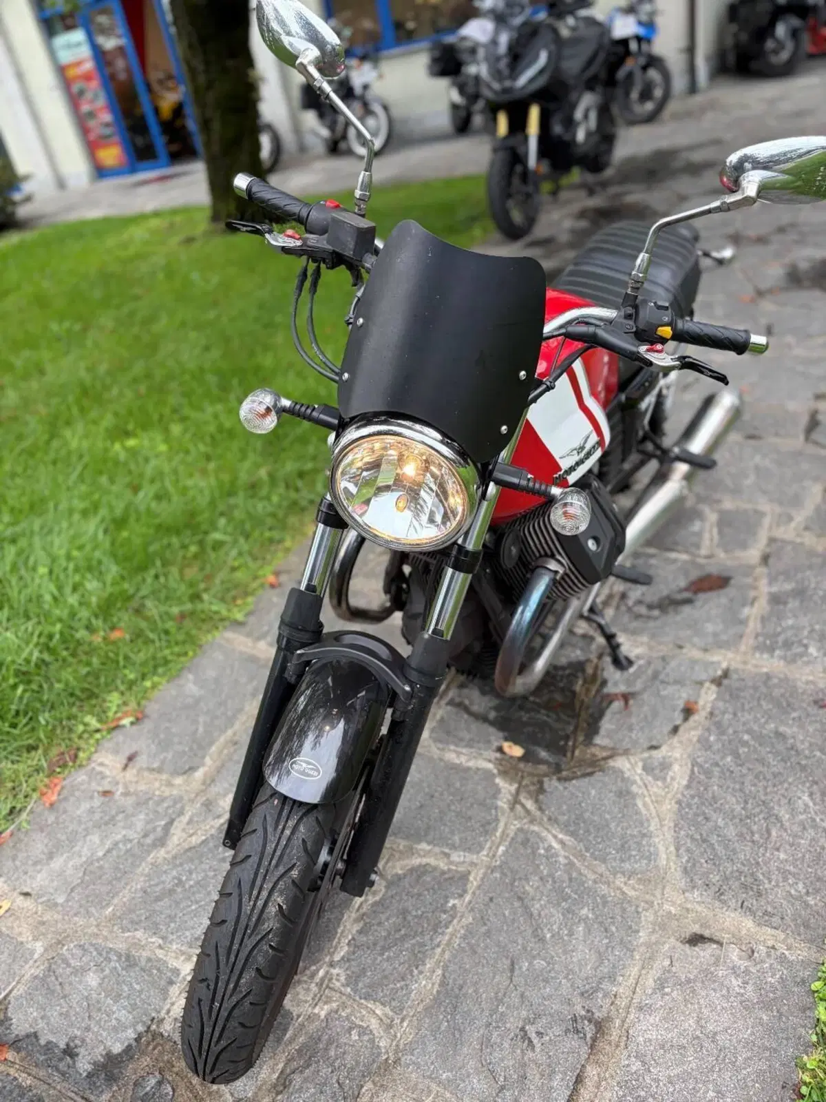 Moto Guzzi V7 II Special (2015 - 17) (3)