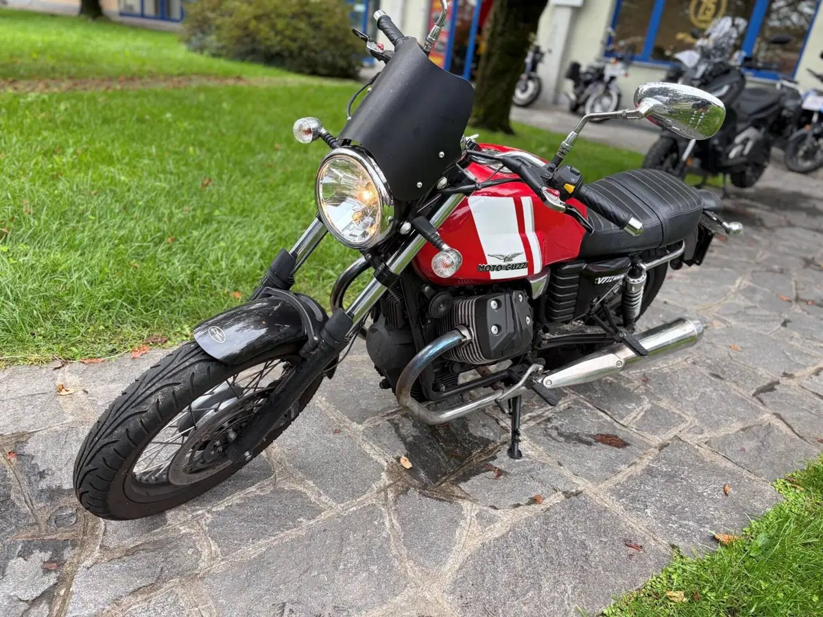 Moto Guzzi V7 II Special (2015 - 17) (4)