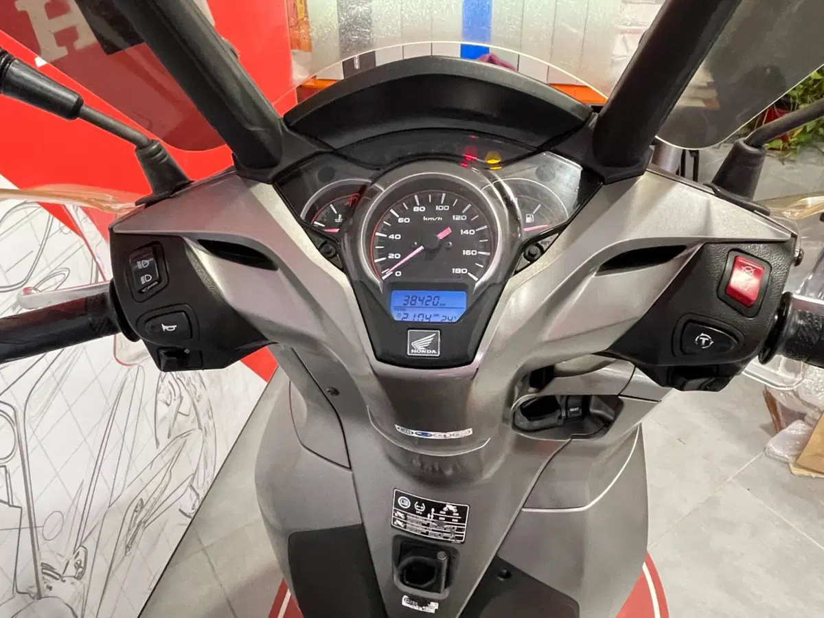 Honda SH 300 i Sport ABS (2018 - 20) (4)