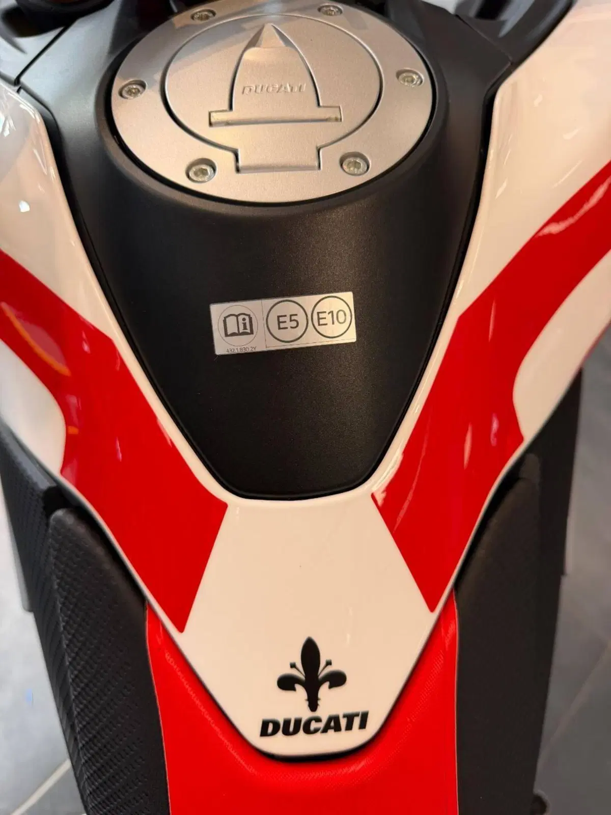 Ducati Hypermotard V2 SP (2026) (11)