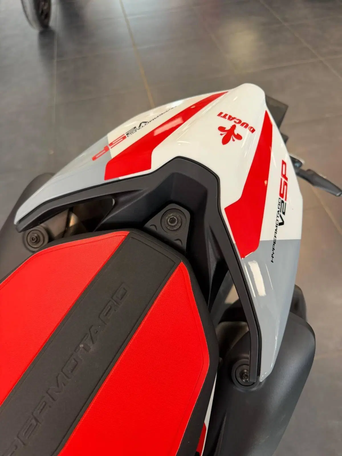 Ducati Hypermotard V2 SP (2026) (12)