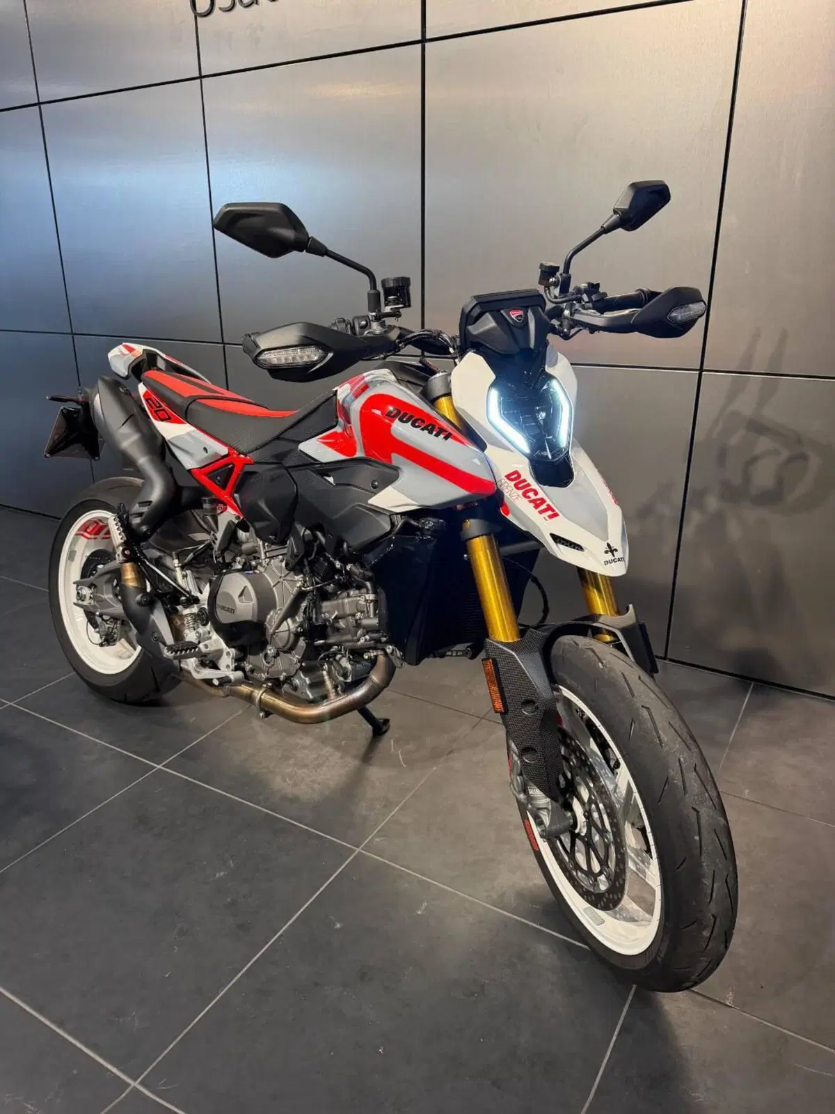 Ducati Hypermotard V2 SP (2026) (3)