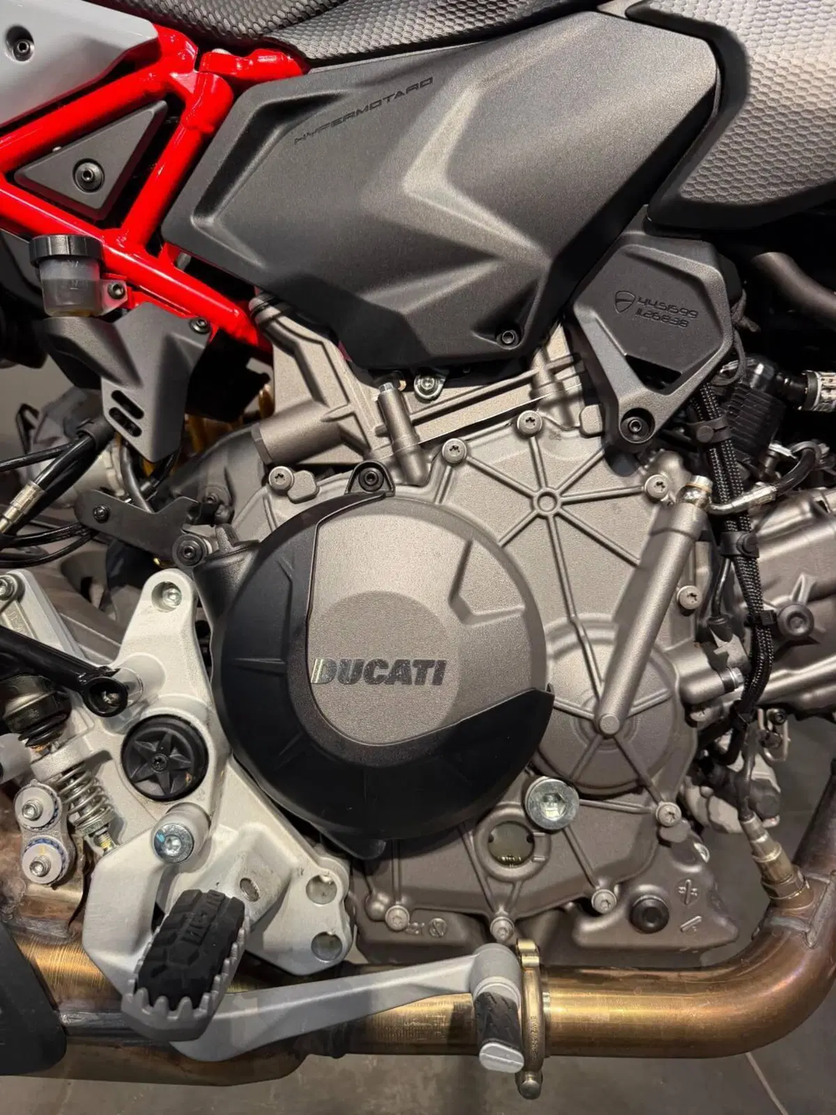 Ducati Hypermotard V2 SP (2026) (13)
