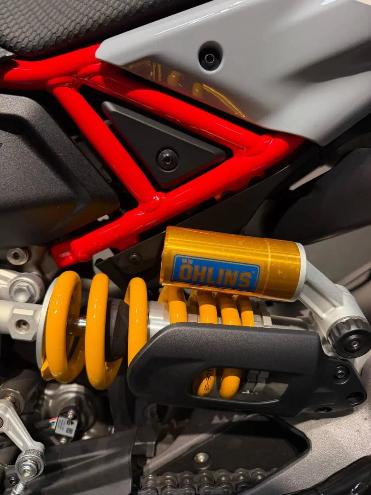 Ducati Hypermotard V2 SP (2026) (15)