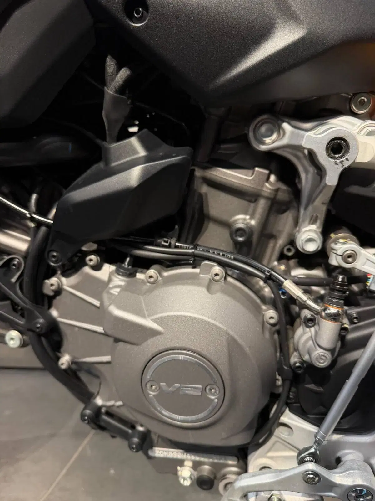 Ducati Hypermotard V2 SP (2026) (16)
