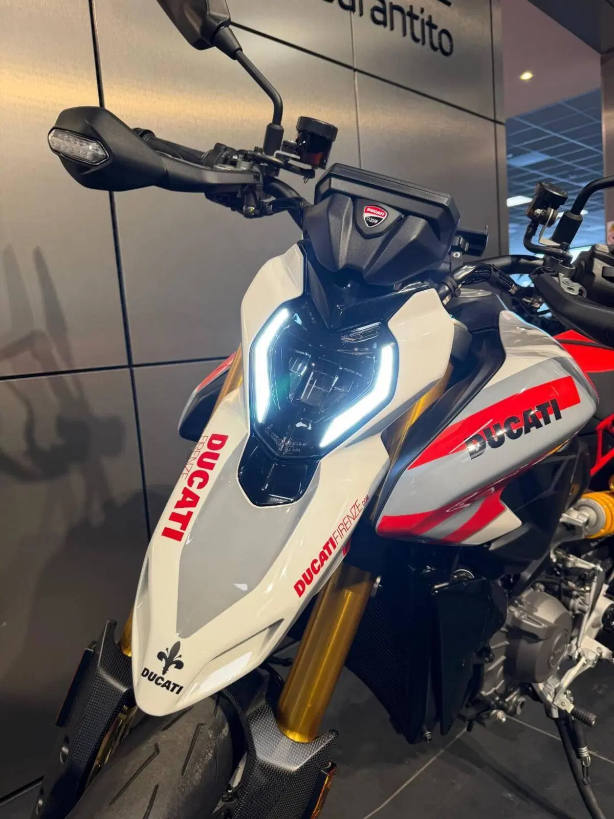 Ducati Hypermotard V2 SP (2026) (6)