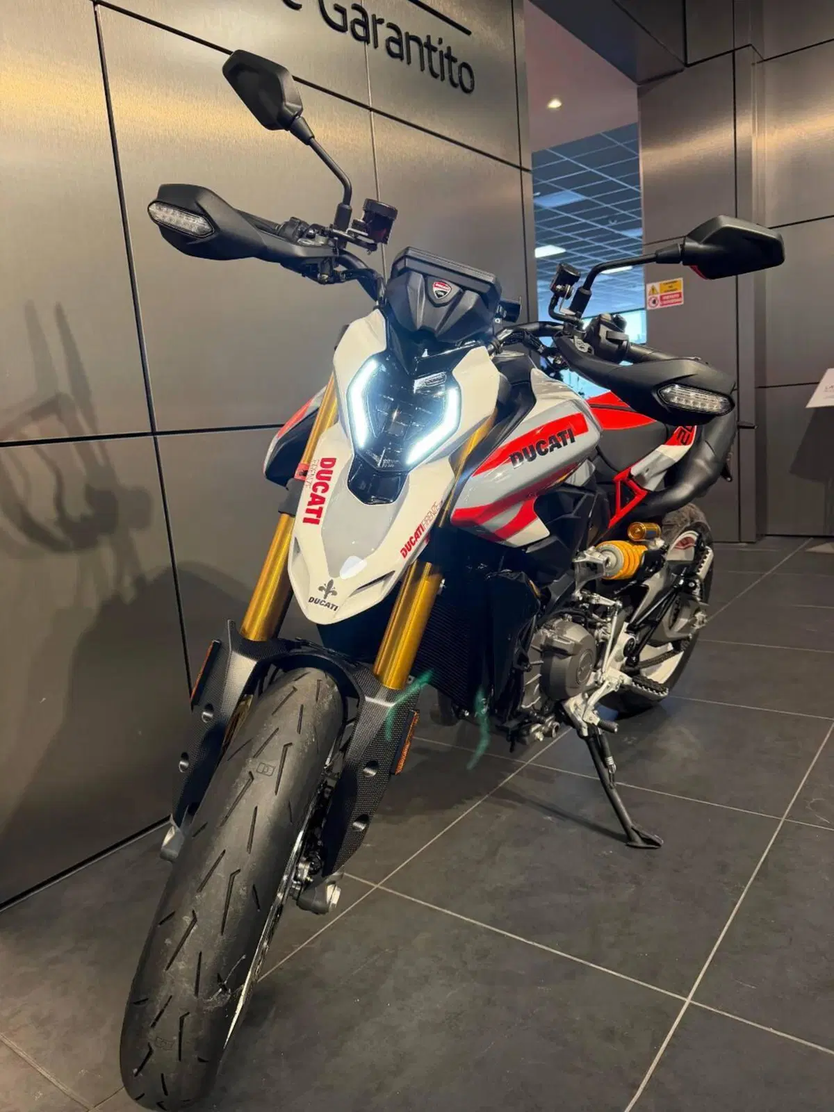 Ducati Hypermotard V2 SP (2026) (4)
