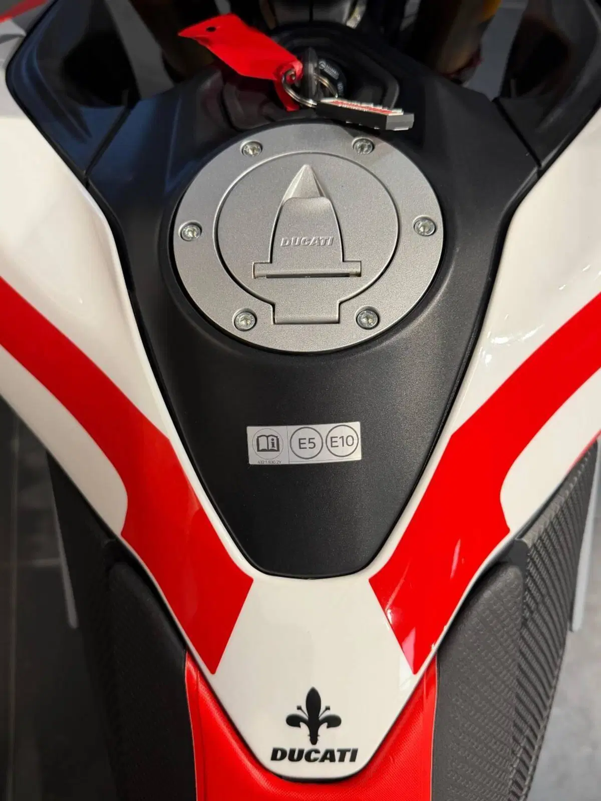 Ducati Hypermotard V2 SP (2026) (17)