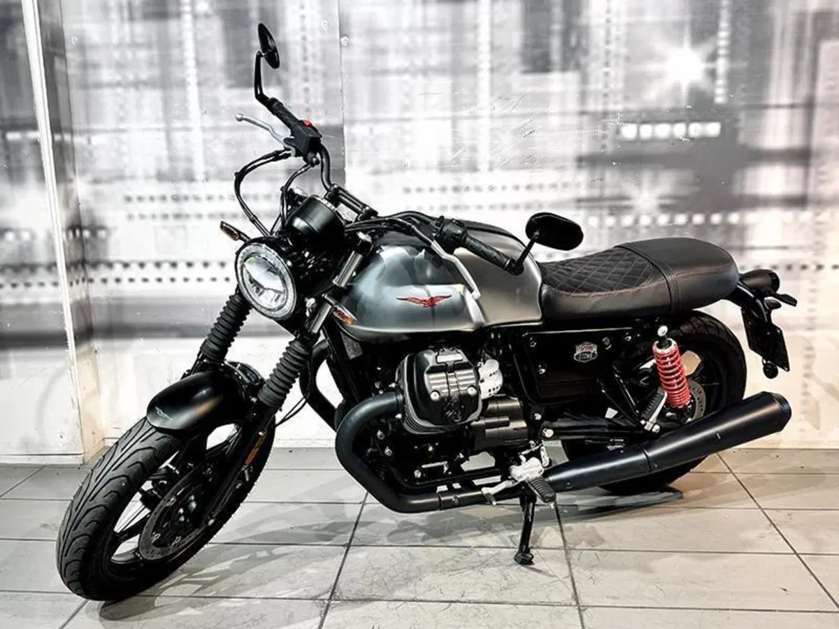 Moto Guzzi V7 III Stone S (2020) (4)