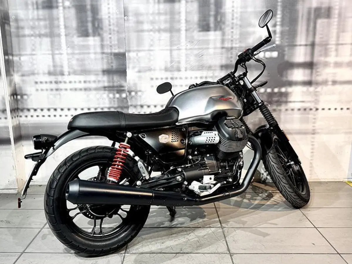 Moto Guzzi V7 III Stone S (2020) (5)