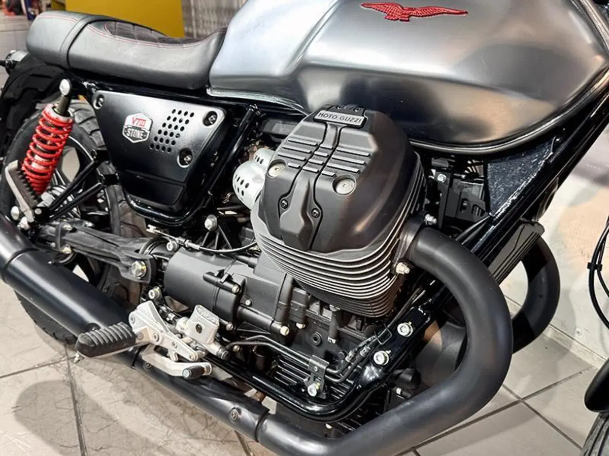 Moto Guzzi V7 III Stone S (2020) (6)