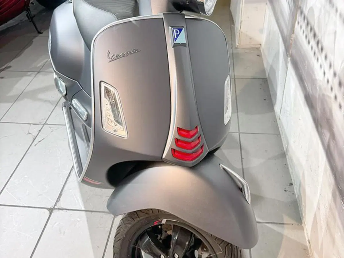 Vespa GTS 300 Hpe (2021 - 22) (3)