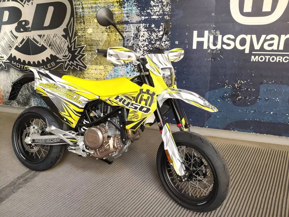 Husqvarna 701 Supermoto (2026 - 27)