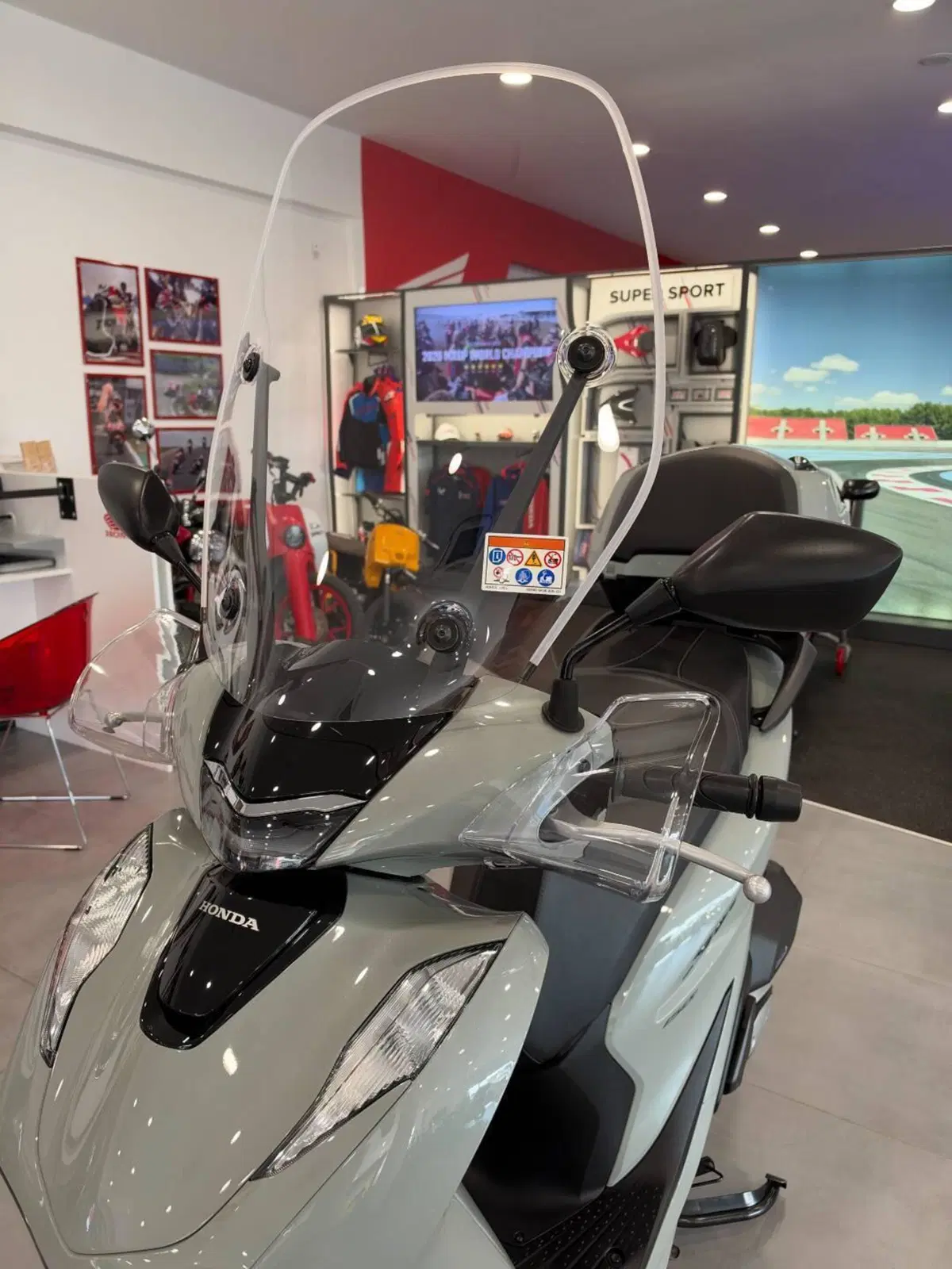 Honda SH 150i (2024 - 25) (2)