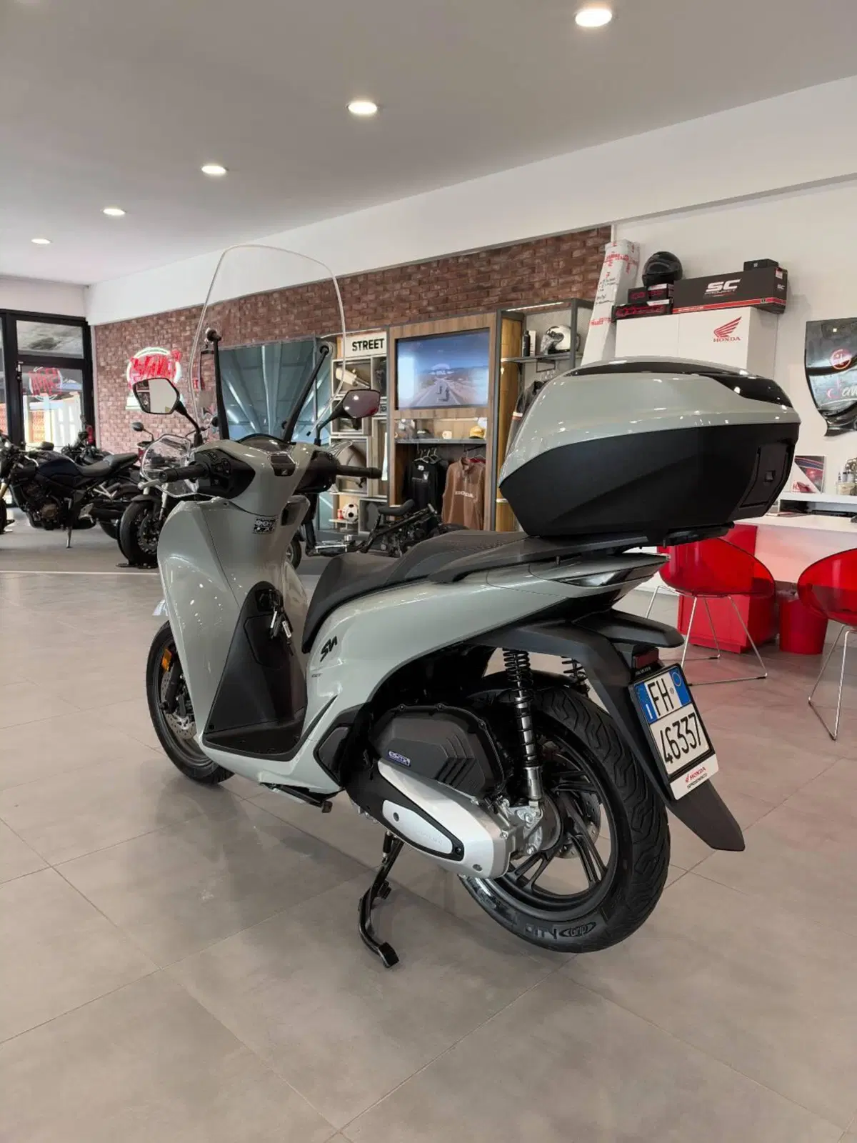 Honda SH 150i (2024 - 25) (4)