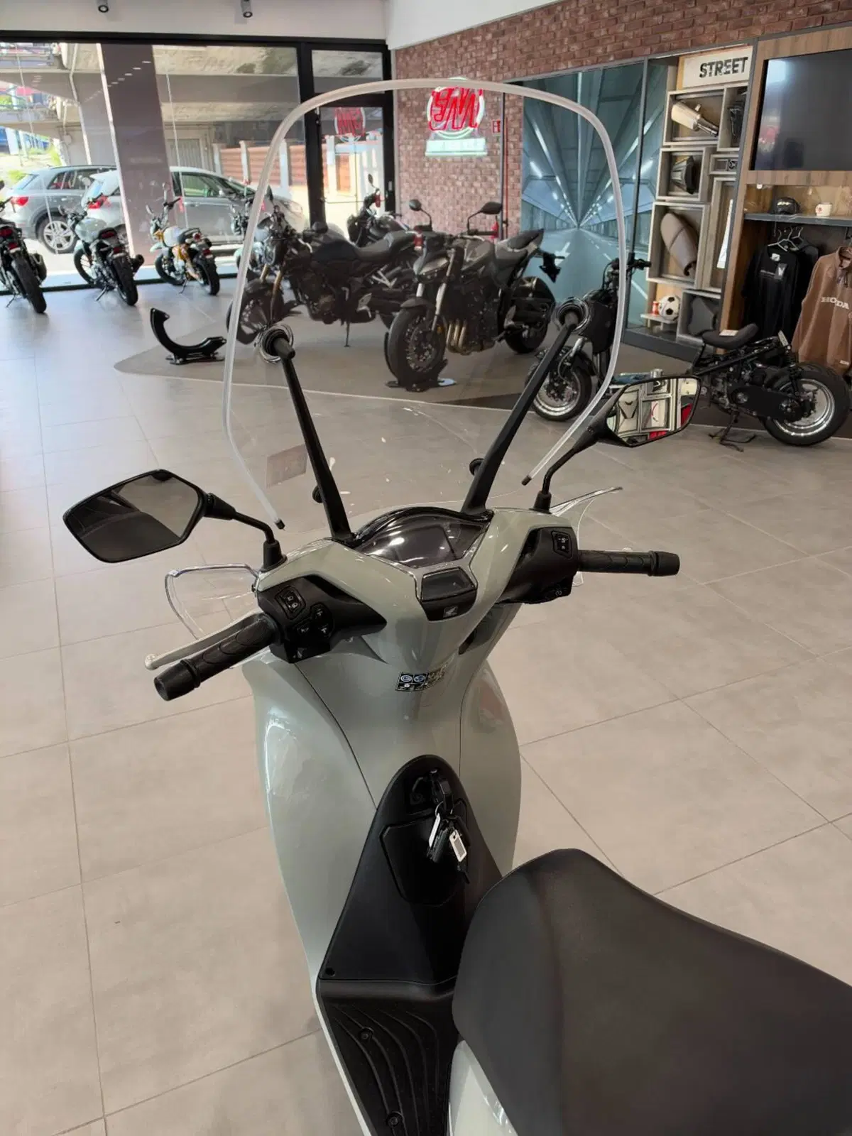 Honda SH 150i (2024 - 25) (9)