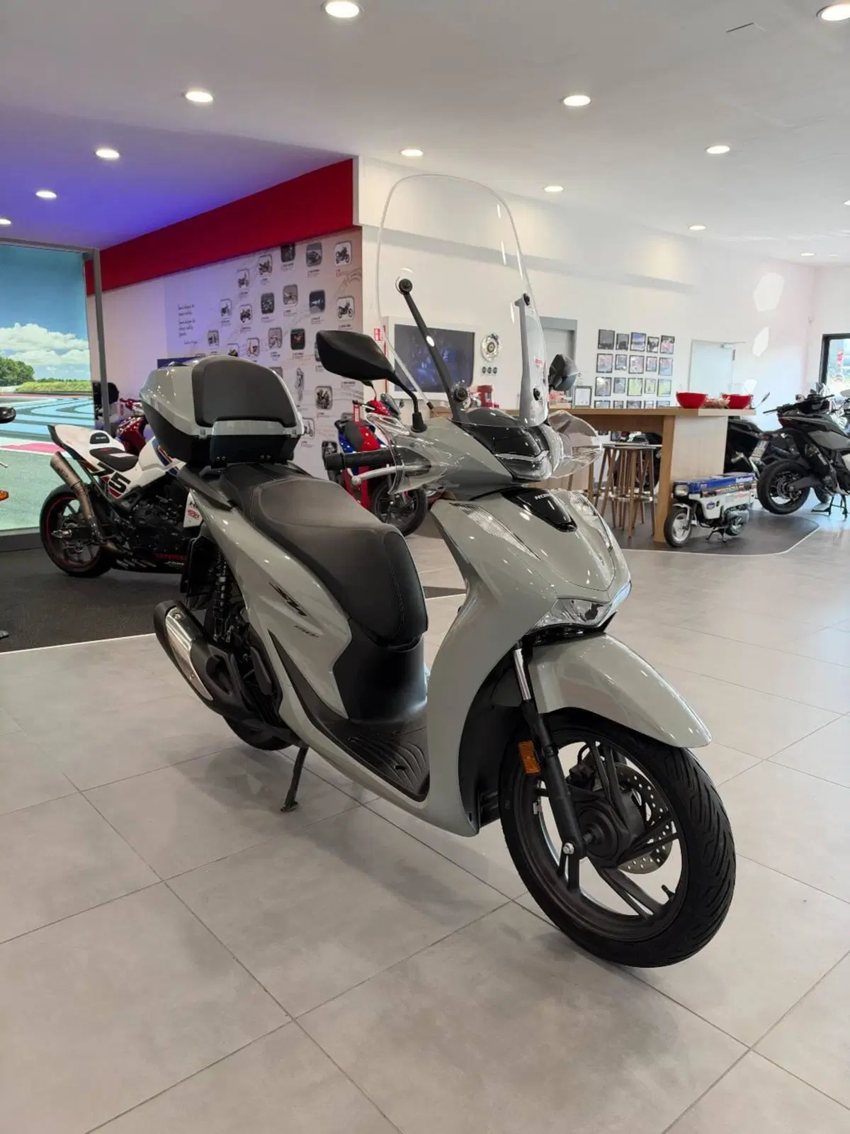 Honda SH 150i (2024 - 25) (6)