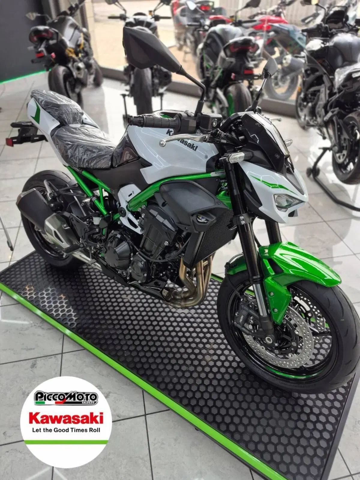 Kawasaki Z 900 (2025 - 26) (5)