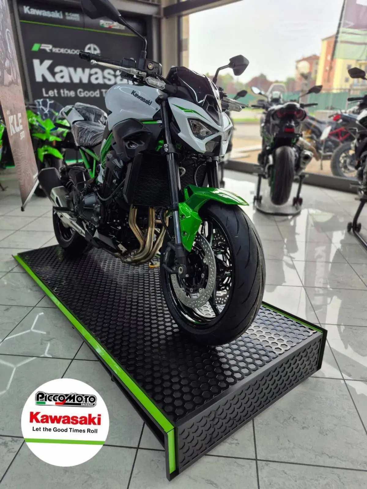 Kawasaki Z 900 (2025 - 26) (6)