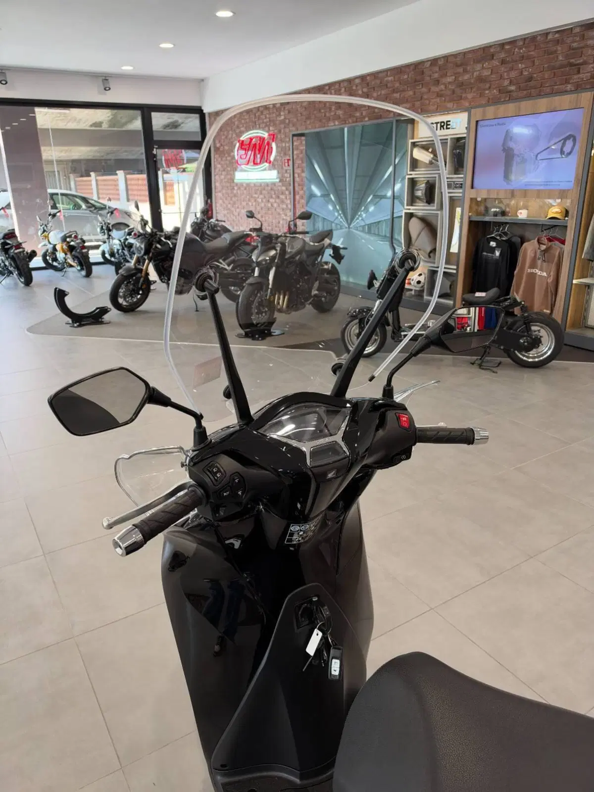 Honda SH 350 (2021 - 24) (9)