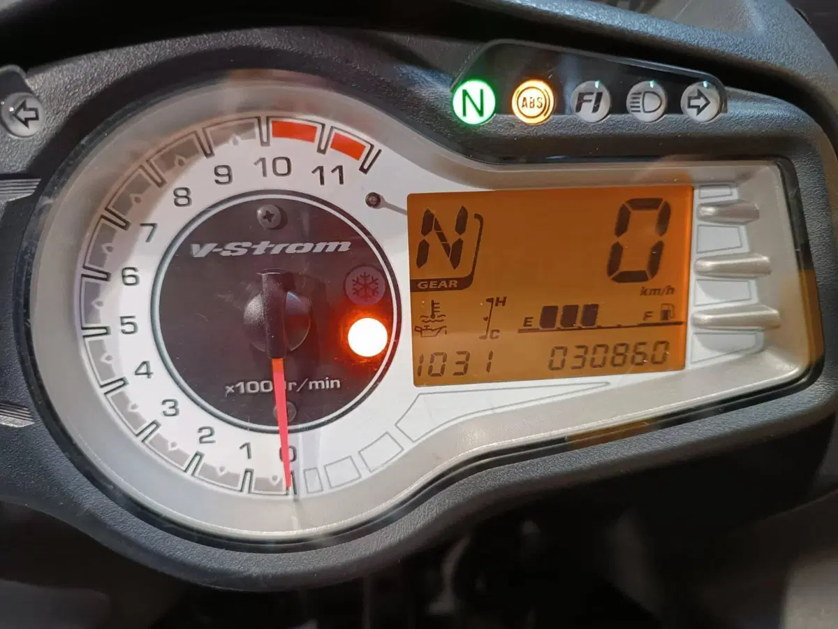 Suzuki V-Strom 650XT ABS (2015 - 17) (4)